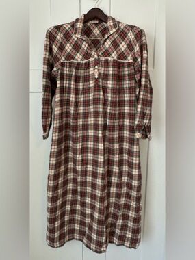 L.L. Bean Red and White Plaid Long-Sleeve Ladies Nightgown L